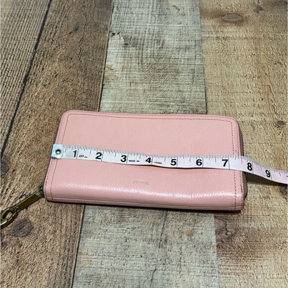 FOSSIL
Logan Leather RFID Zip Around Wallet Wristlet - Picture 8 of 10